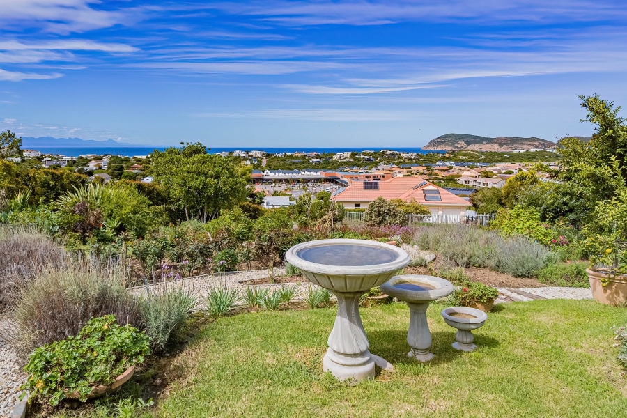 4 Bedroom Property for Sale in Whale Rock Western Cape